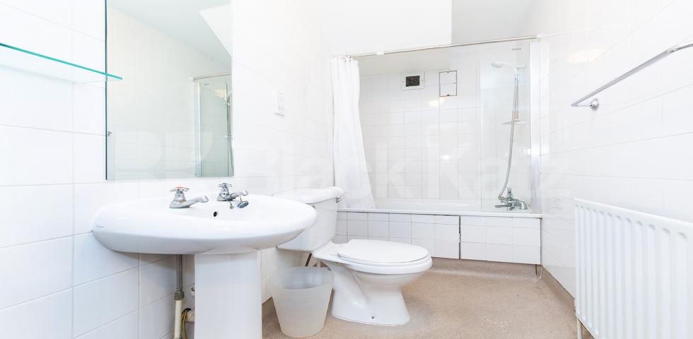 			MINS TO UCL, SOAS & LSE, 4 Bedroom, 1 bath, 1 reception Flat			 Bedford Place, BLOOMSBURY